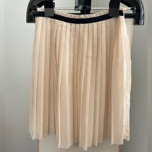 🪷URBAN OUTFITTERS SIZE 0 PLEATED MODERN SKIRT🪷